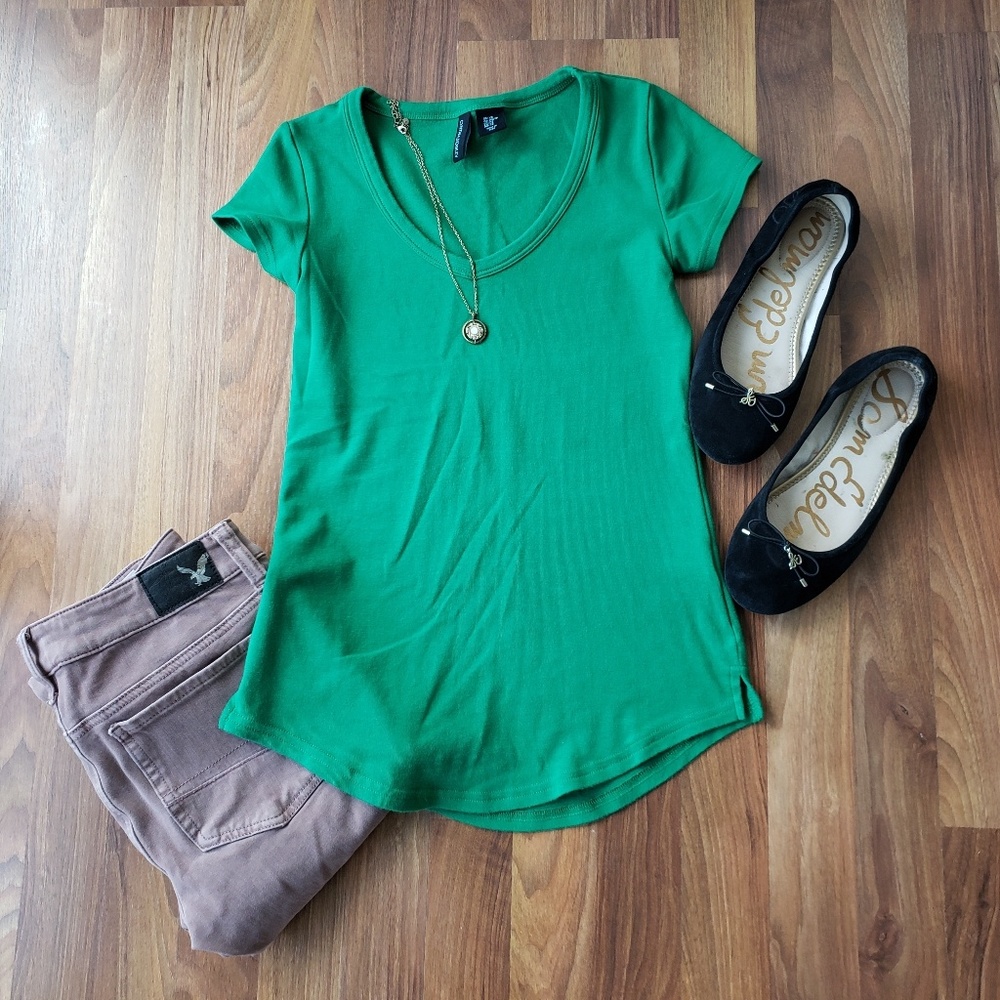 Cynthia Rowley Green V-Neck Comfy Tee